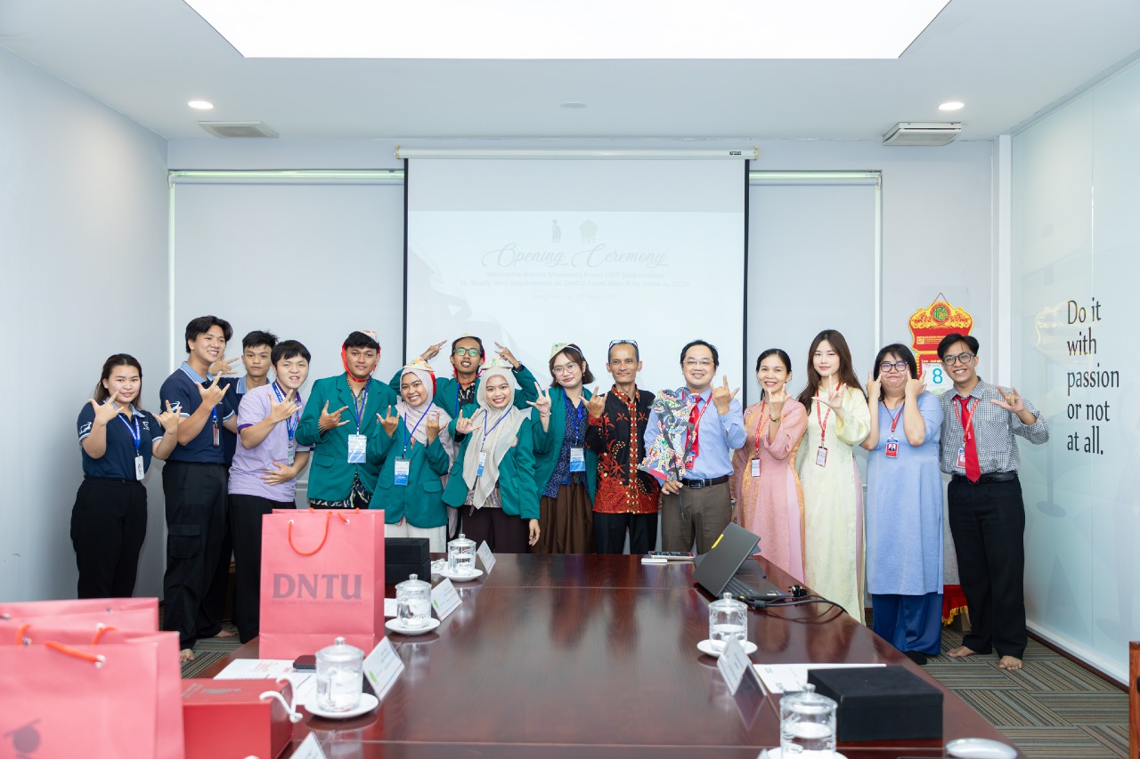 KHOA CNTT-TT TỔ CHỨC BUỔI ĐÓN TIẾP VÀ LÀM VIỆC CÙNG ĐOÀN SINH VIÊN THỰC TẬP QUỐC TẾ UST