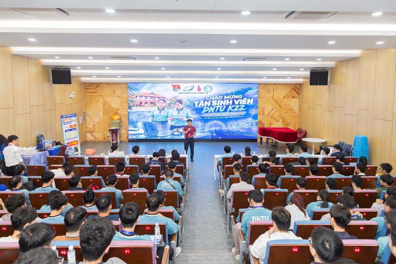 Khoa CNTT DNTU chào đón tân sinh viên K22