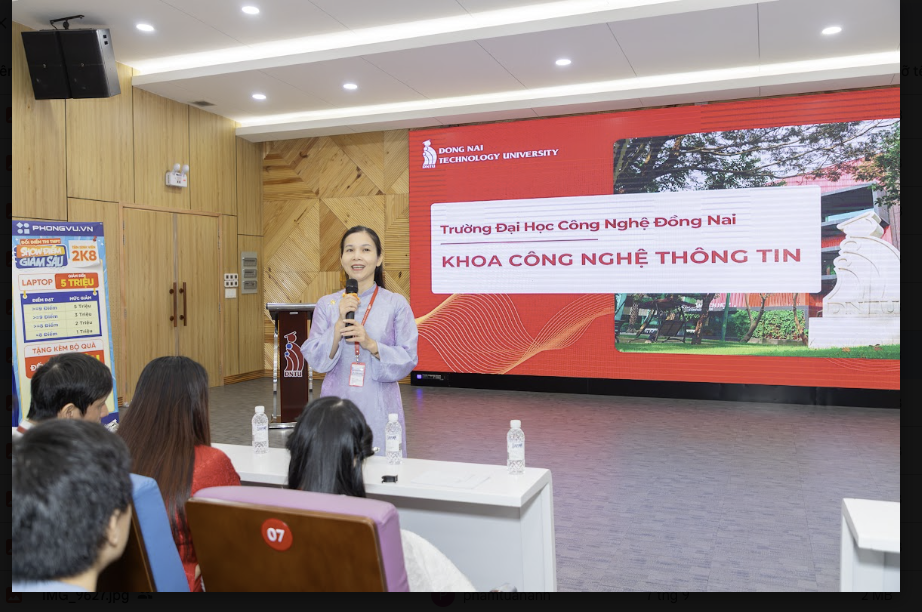 T&acirc;n sinh vi&ecirc;n K22 tham gia hoạt động giao lưu tại chương tr&igrave;nh